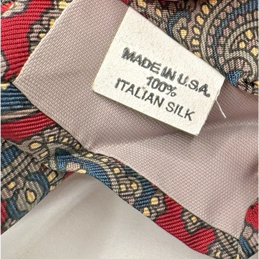 Red Paisley Valentino Cravatte Silk Tie Made in USA Italian Material Vintage